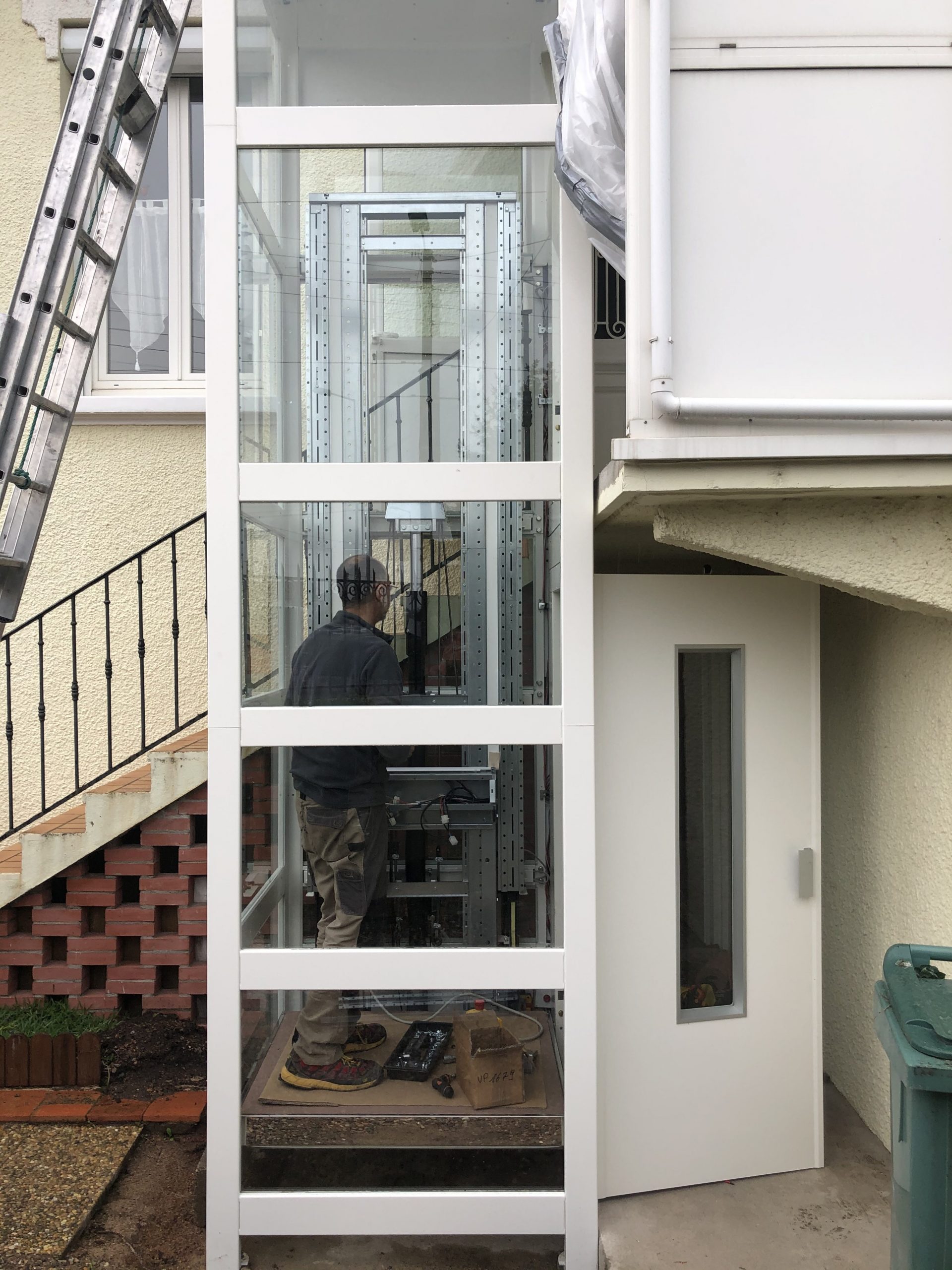 Ascenseur privatif 2 niveaux extérieur à Roanne 42 Loire - AR2A