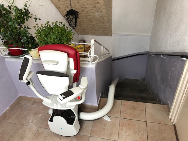 Installation-dun-monte-escaliers-dans-la-loire-42-1